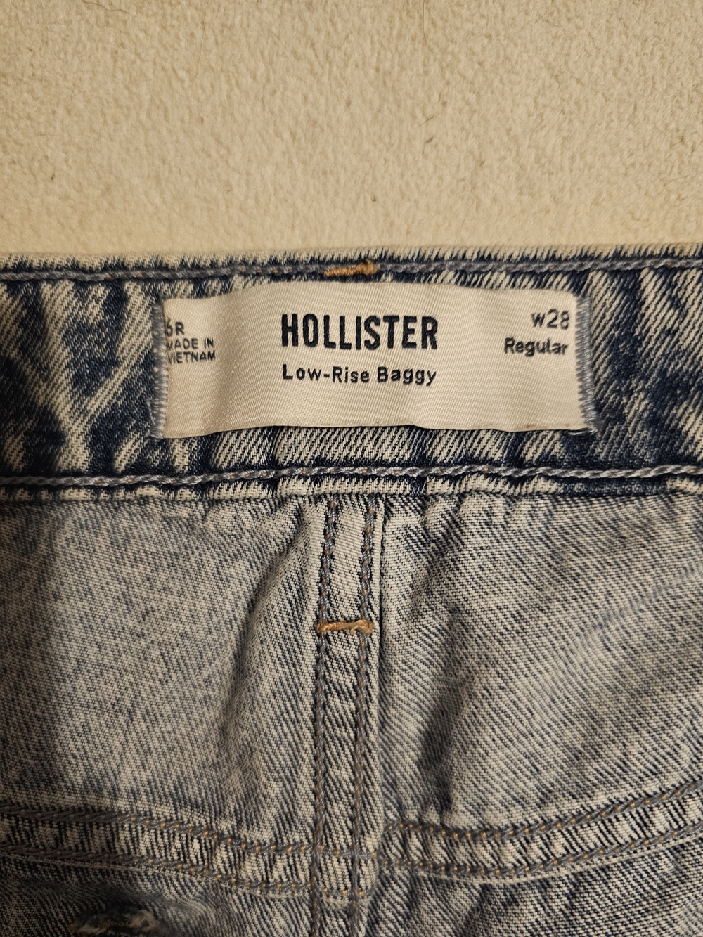 NEW! HOLLISTER Wome's Baggy Low-Rise Wide-Leg Jeans In Blue Ligth Wash Sz 6R/W28 - Picture 4 of 16